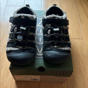 Keen Black and Tan Fuzzy Shoes